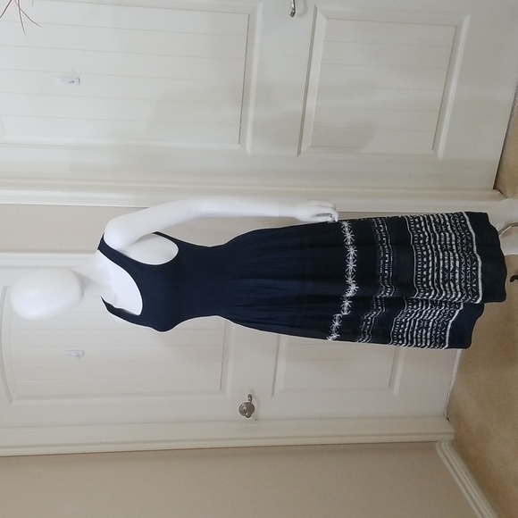 This gorgeous short sleeve dress takes you into summer - Picture 6 of 7